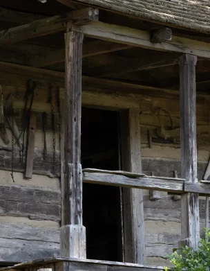 A close up of one of the cabins at the Museum of Appalachia