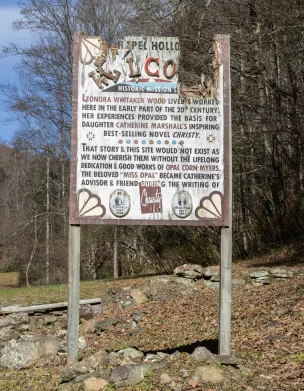 Closeup of the welcome sign at Chapel Hollow in Del Rio, TN